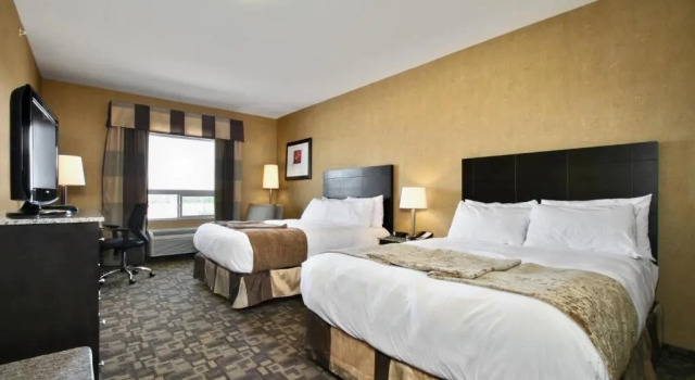 Четырёхместный семейный люкс Best Western Plus South Edmonton Inn & Suites