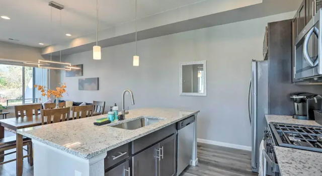 Апартаменты 6 Mi to Dtwn Denver: Townhome w/ Patio!