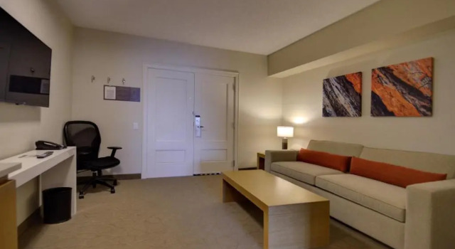 Четырёхместный люкс c 1 комнатой Renaissance Chicago Glenview Suites Hotel