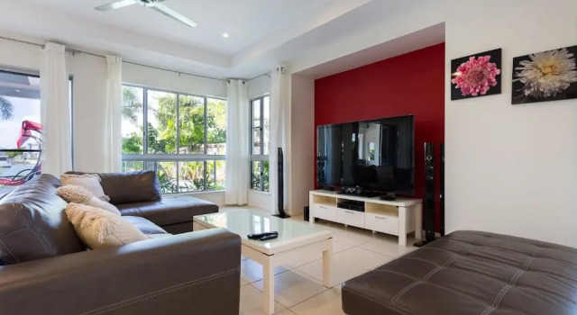 Cairns Beaches Home With Water View