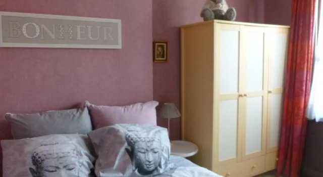 Close to centre, 3 rooms, 2 bathr & wc, free parking & wifi, spacious living area & kitchen, Забронировать Отель Отели в центре Ассебрук, в центре