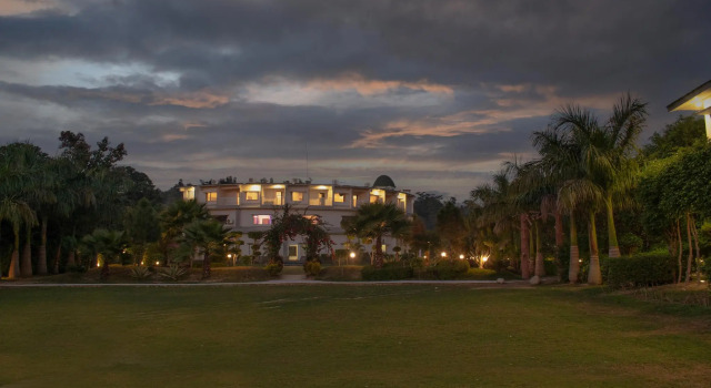 The Tattwaa Corbett Spa & Resort, Rezerwuj Ośrodek wypoczynkowy Hotele w Uttarakhand z basenem, Basen
