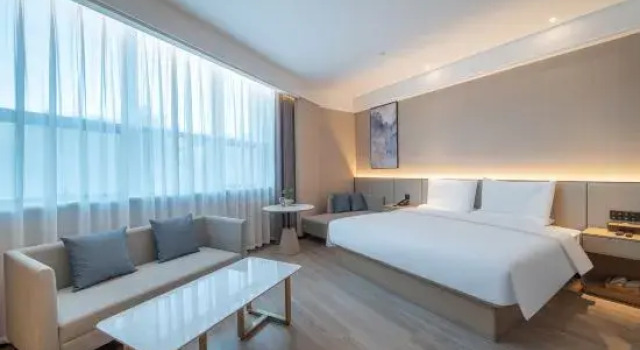 Люкс Deluxe Starway Hotel (Kuitun West Park)