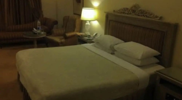 Camera Deluxe Regency Inn Hotel