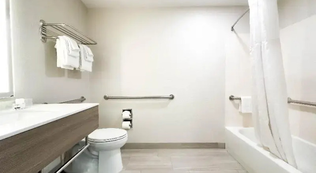 Люкс с видом на воду Holiday Inn Express & Suites Clermont Se West Orlando by IHG
