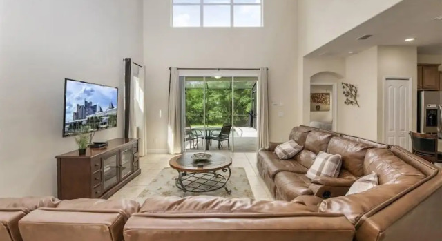 Contemporary 5 Bed 5 Bath Single Family With Upgrades, Buchen Sie Ferienhaus Hotels in Four Corners mit Pool, Schwimmbad