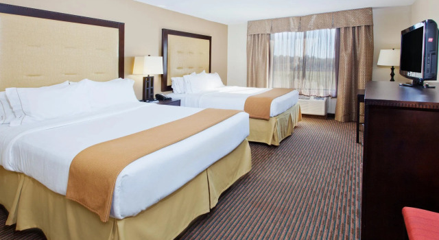 Четырёхместный номер Standard Holiday Inn Express Hotel & Suites Cordele North by IHG