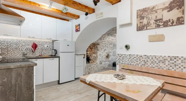 Stylishly Decorated Apartment With Private Terrace