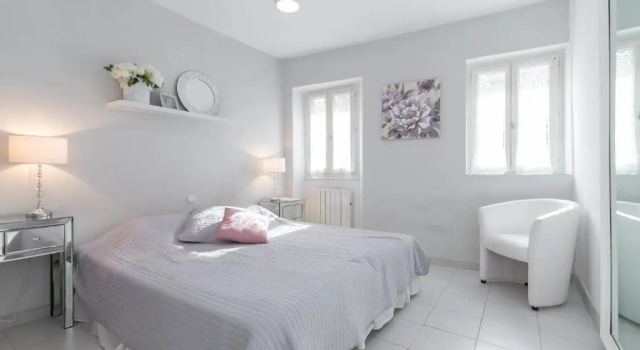 Апартаменты A Lovely Split Level Townhouse in the Heart of Cannes Next to the Marche Forville and the Palais - 1749