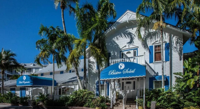 Olde Marco Island Inn and Suites