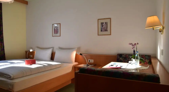 Двухместный номер Economy с балконом Angerburg Blumenhotel