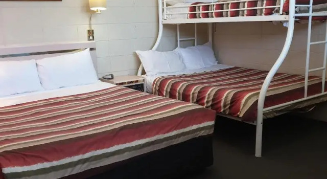 Cootamundra Gardens Motel, Забронировать Мотель Отели Кутамундра 3 звезды, рядом с Центр искусств Кутамундры, 3*