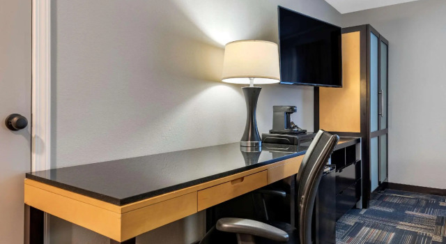 Четырёхместный номер Standard Spark By Hilton Evansville Downtown