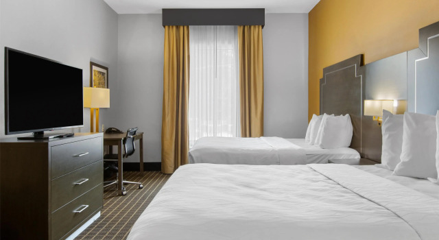 Четырёхместный номер Standard Best Western Plus Regency Park
