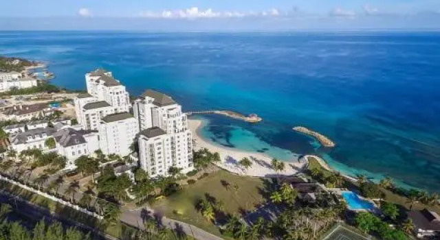 Luxury 2br Home Facing Beach W/Pool Montego Bay #3, Rezerwuj Hotel Hotele w Montego Bay Coast z basenem, Basen