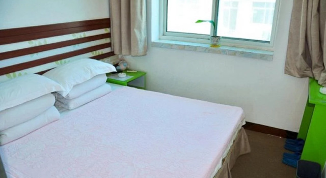 Hongda Hotel, Varaa Hotelli Dandong Liaoning