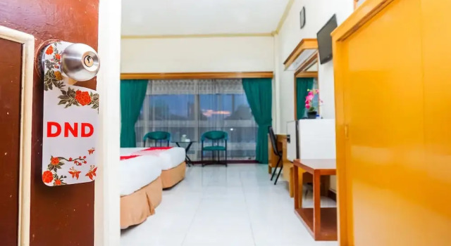 Oyo 375 Hotel Bougenville, Rezerwuj Hotel Padang Sumatra