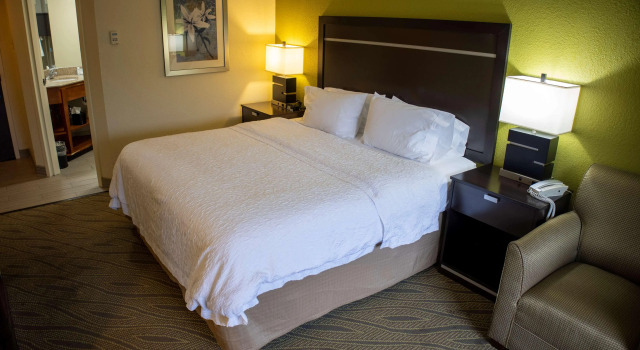 Hampton Inn Cadillac, Đặt Khách sạn Cadillac Michigan