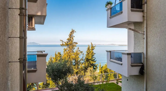 Апартаменты Stylish Apartment by the Beach Free Parking
