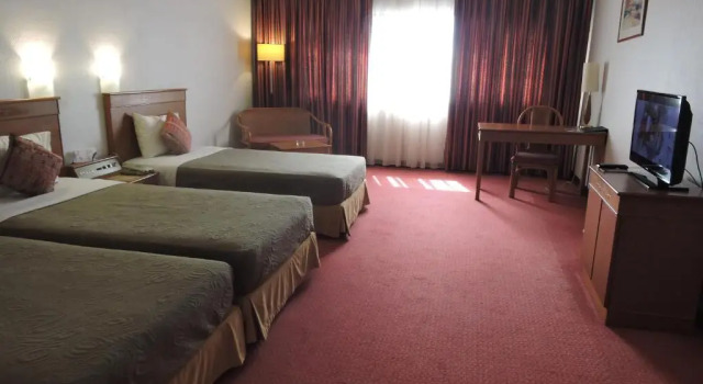 Luksusowy trzyosobowy pokój Hotel Grand Continental Kuching