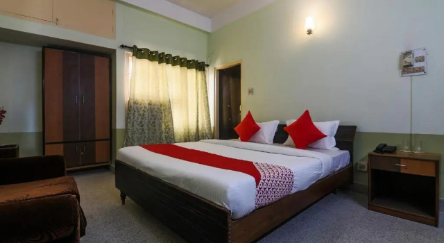 OYO 16396 Riverview Guest House, Boek Pension Guwahati Assam, in de buurt van Umananda Temple