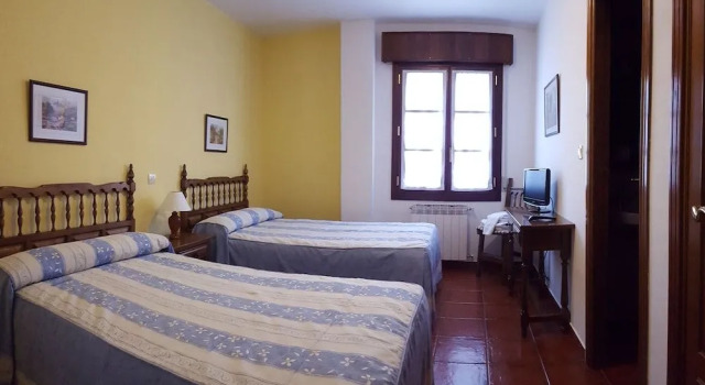 Hostal las Cantigas, Забронировать Отель Вильялькасар-де-Сирга Паленсия, рядом с Церковь Санта-Мария-ла-Бланка