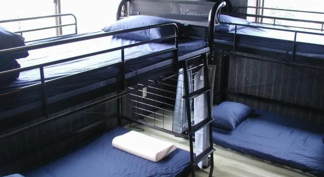 Кровать в общем номере (женский номер) International Guesthouse Azure Narita