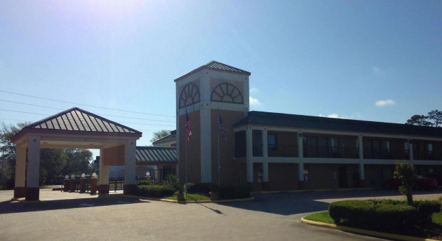 Econo Lodge Inn & Suites Ocean Springs - Biloxi, Забронировать Мини-отель Оушен-Спрингс Миссисипи - побережье