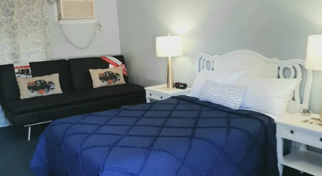 Двухместная студия HARRYS MAN CAVE - A Vintage Motel on the Historic 395 route - The New Star Motel Experience