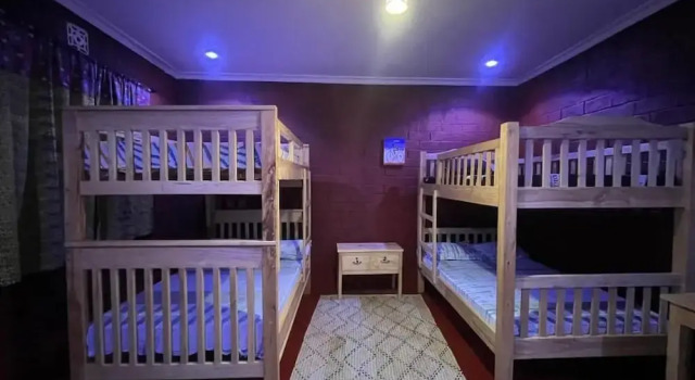 Pat în dormitor Meleji House