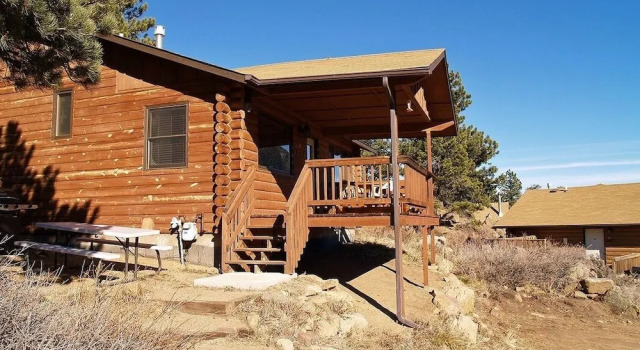 Lazy R Cottages: 15 2 Bedroom Cabin, Забронировать Дом для отпуска Отели Эстес-Парк с парковкой, рядом с Trout Haven Fishing Pond, Парковка