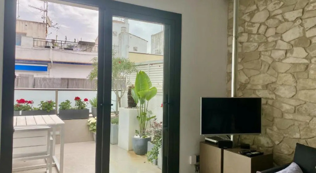 Апартаменты Deluxe Chic Stylish Apartment with 2 Beds And Roof Terrac