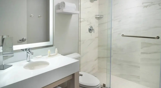 Полулюкс Courtyard Miami Coconut Grove