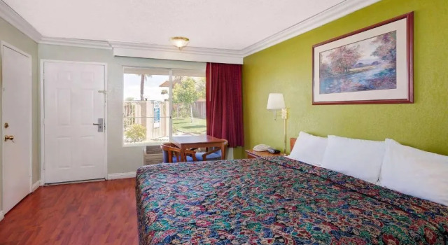Номер Standard Days Inn and Suites Palmdale