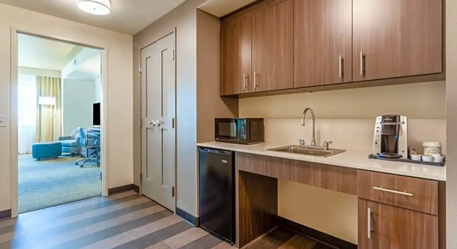 Люкс Holiday Inn & Suites Cedar Falls-Waterloo Event Ctr by IHG