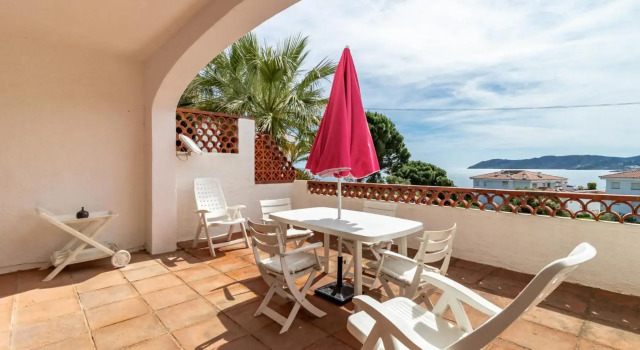 LA FARELLA LA COMA 66 apartamento con piscina comunitaria y balcón