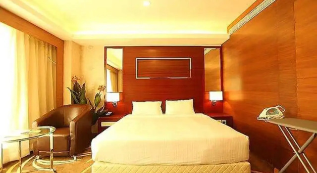 Fabhotel Prime Le Palace