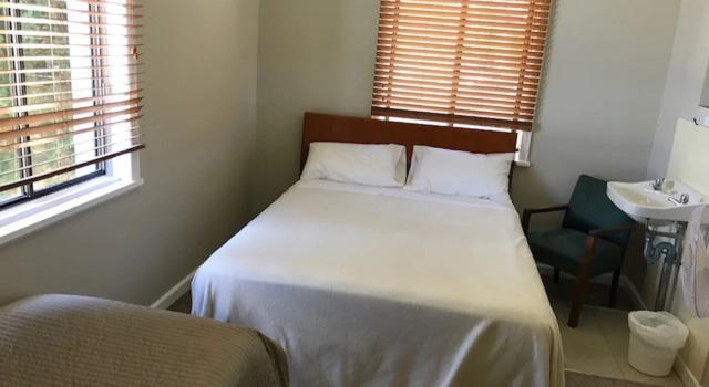 The Lakes Hotel, Забронировать Отель Зе-Энтранс Central Coast, рядом с Площадка для кормления пеликанов
