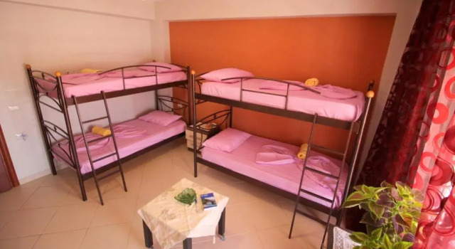 Кровать в общем номере (женский номер) Mona`s Hostel