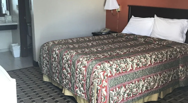 Номер Comfort Relax Inn Henryetta