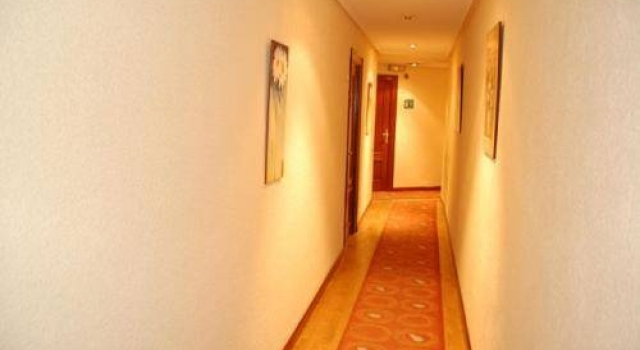 Hostal Goya Suites, Забронировать Отель Отели Саламанки с парковкой, рядом с Monumento a Germán Sánchez Ruipérez, Парковка