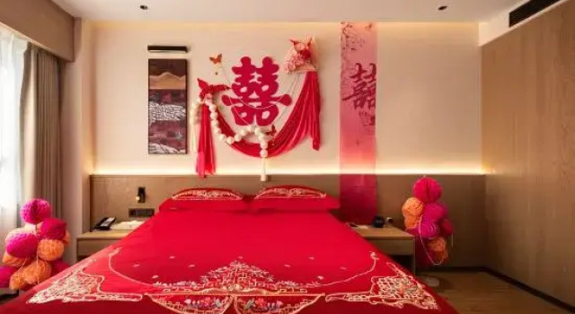 Люкс Luxury Holiday Hotel (Jinzhou Central Street Station)