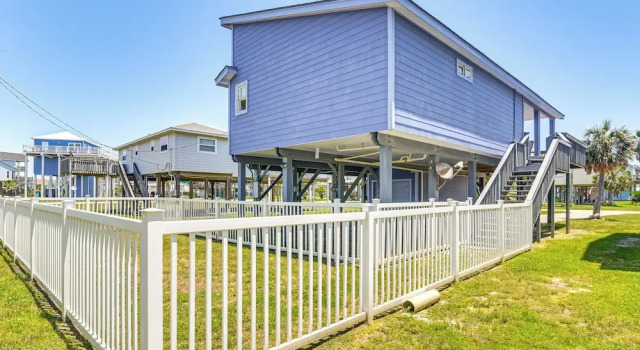Walk to Beach: Ocean-view Home w/ Deck in Freeport, Rezervovat Rekreační dům San Luis Spojené státy americké, poblíž San Luis Pass County Park