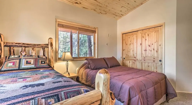 Коттедж Hike, Fish, Golf & Ski: High Country Log Cabin!