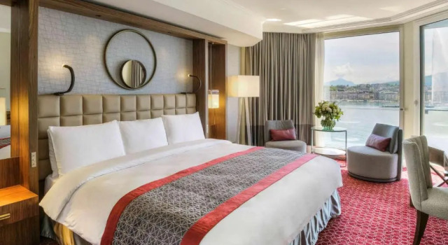 Двухместный номер Signature с панорамным видом на озеро Fairmont Grand Hôtel Genève