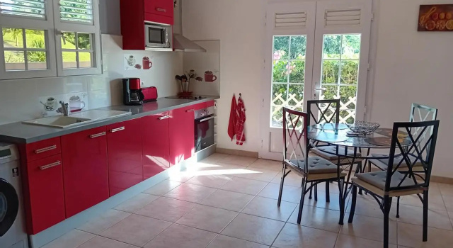 Ti Colibri Coquet T2 Vue Mer Possibilite Repas, Reserva ahora Apartamento Hoteles en La Trinite con aparcamiento, Aparcamiento