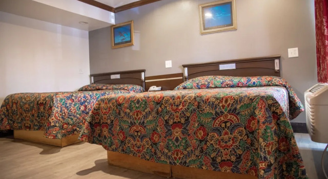 Четырёхместный номер Standard Starlight Inn La Brea