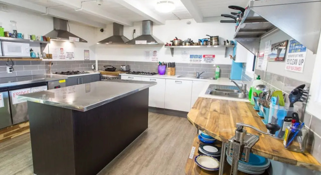 Кровать в общем номере Grafton Backpackers