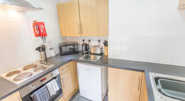 Апартаменты Deluxe с 2 комнатами Bright 2 Bed Apartments in Marston Oxford, Free Parking, OX3 Near John Radcliffe Hospitals & University Parks