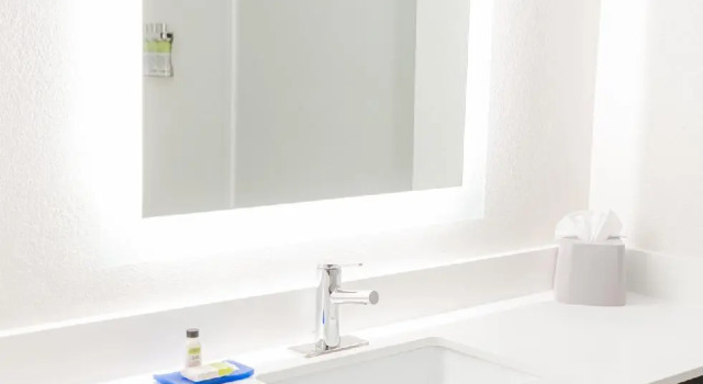Четырёхместный номер Standard Holiday Inn Express Hotel & Suites Greenville by IHG